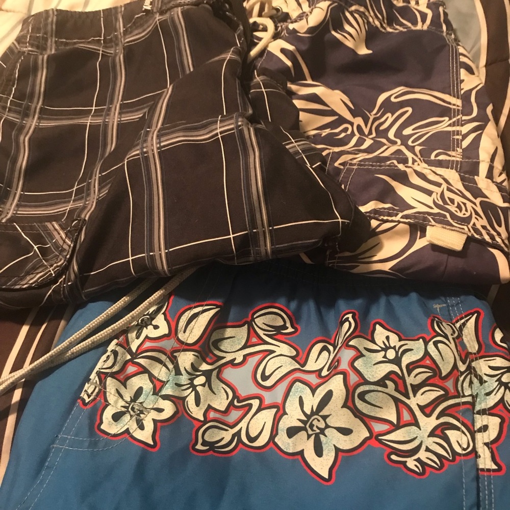 Men’s board shorts/swim trunks